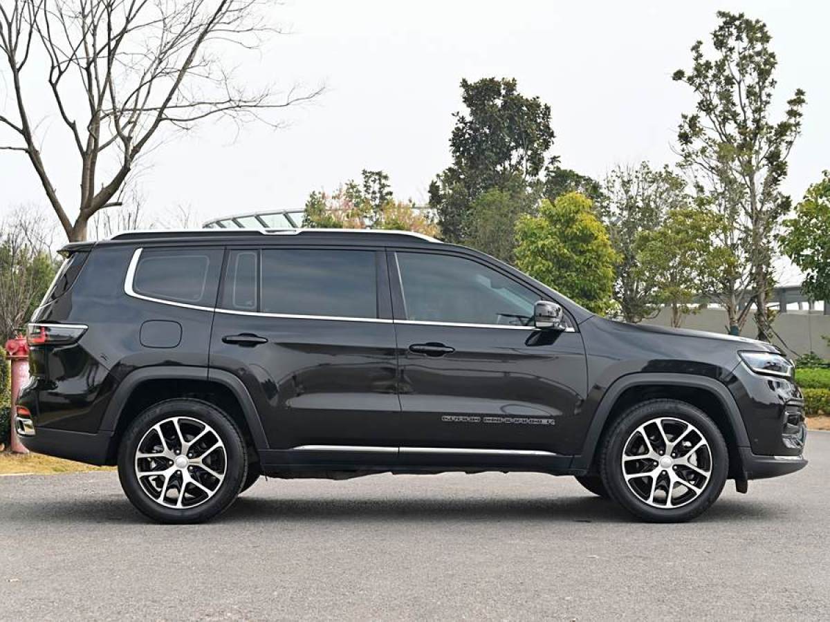 Jeep 大指揮官  2022款 2.0T 四驅(qū)豪華版圖片