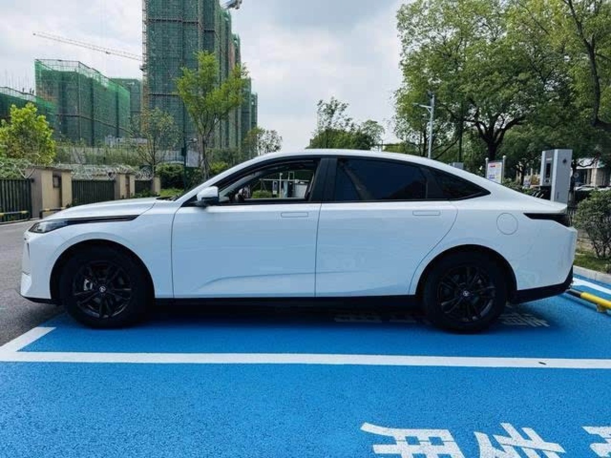 長(zhǎng)安 逸達(dá)  2023款 藍(lán)鯨NE 1.5T GDI DCT暢享版圖片