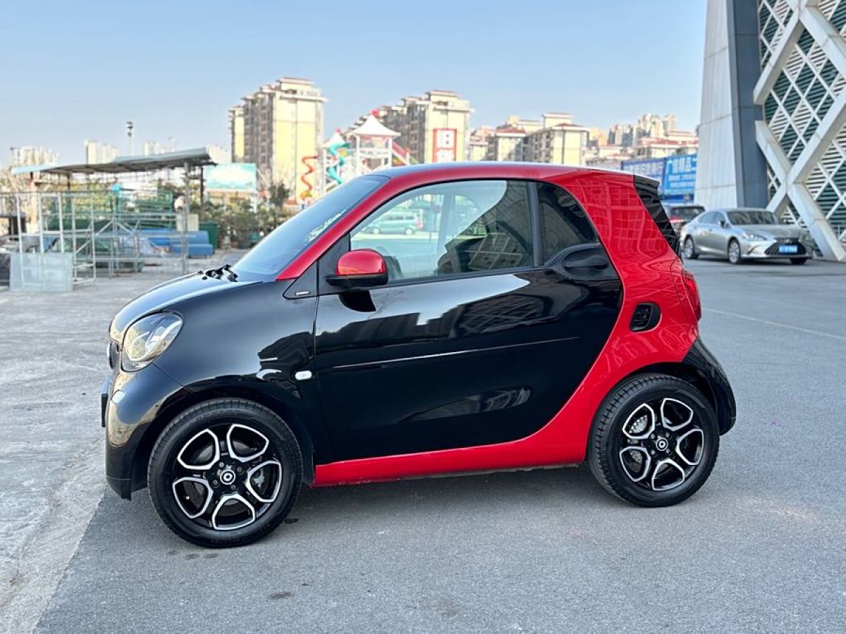 smart fortwo  2019款 0.9T 66千瓦硬頂風(fēng)擎版 國VI圖片