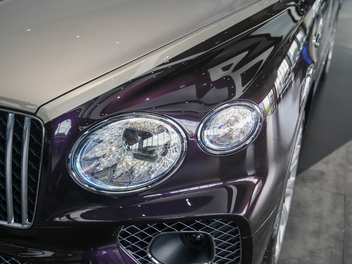 賓利 添越  2023款 4.0T V8 長軸距雅度版圖片
