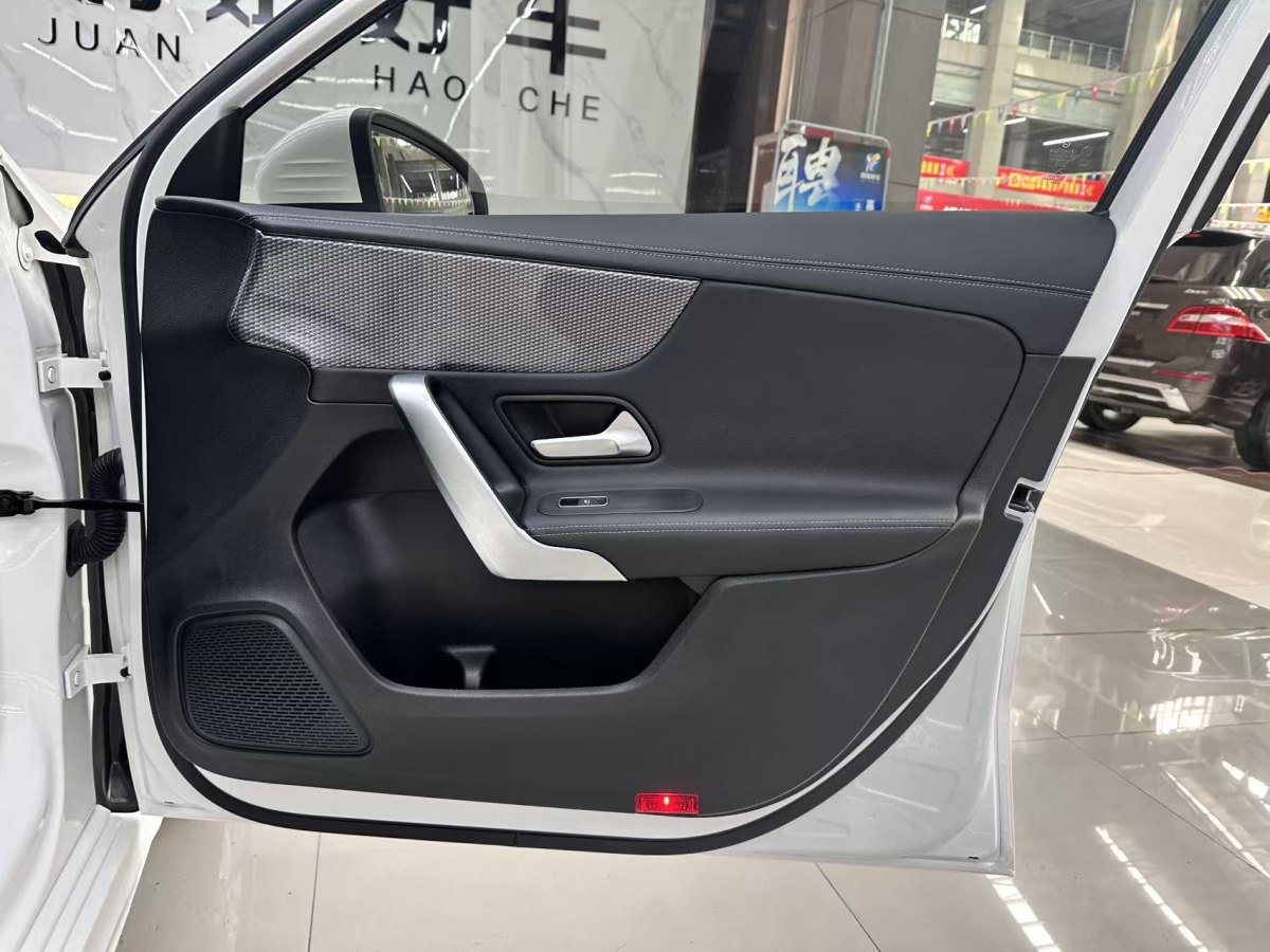 奔馳 奔馳A級(jí)  2023款 A 200 L 動(dòng)感型圖片