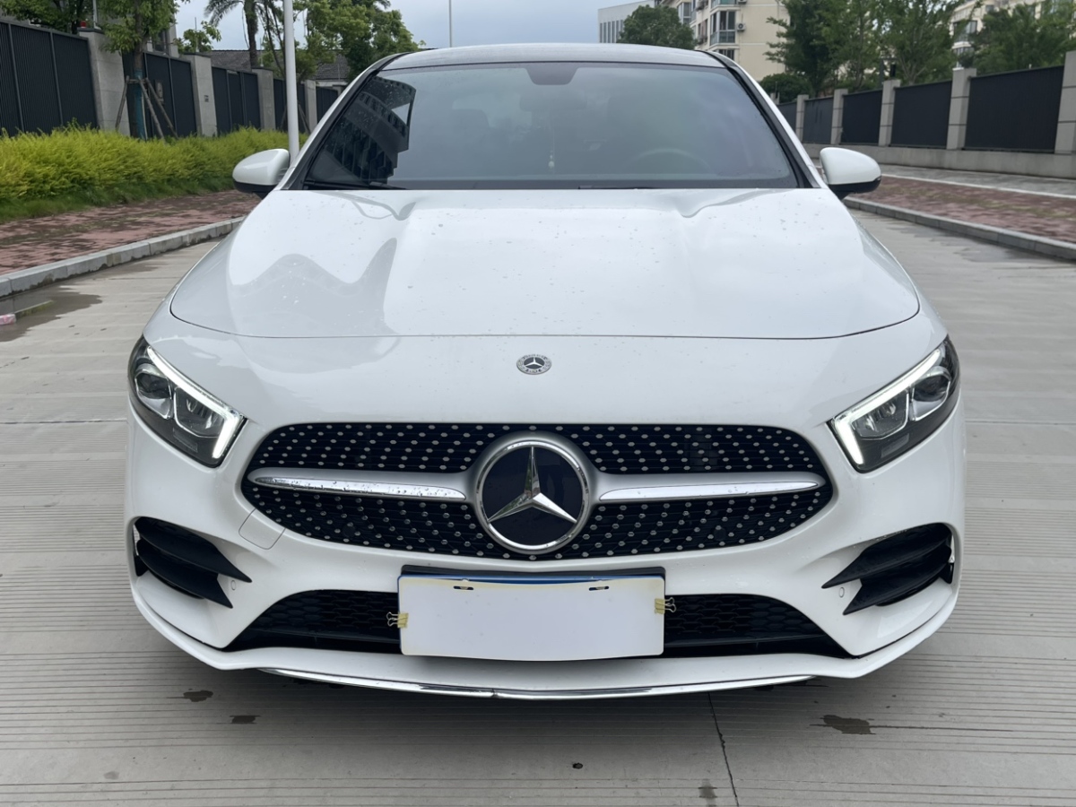 奔馳 奔馳A級(jí)  2021款 A 200 L 運(yùn)動(dòng)轎車動(dòng)感型圖片