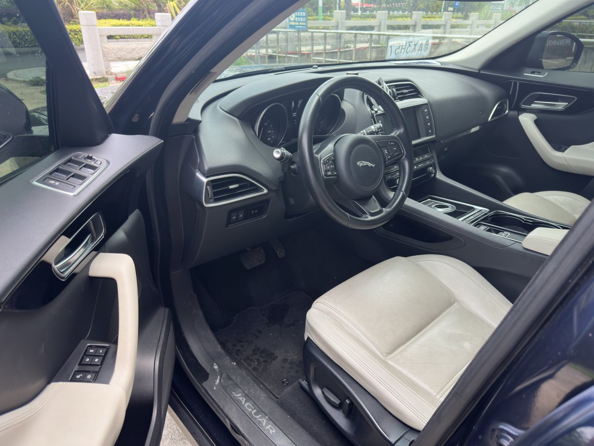 捷豹 F-PACE  2016款 2.0T 兩驅(qū)都市尊享版圖片