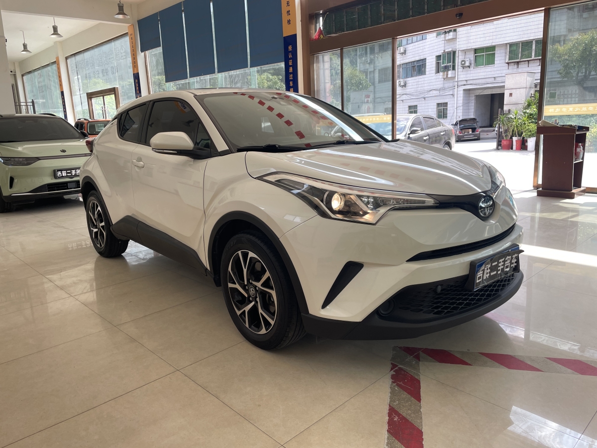 豐田 C-HR  2020款 2.0L 領(lǐng)先版圖片