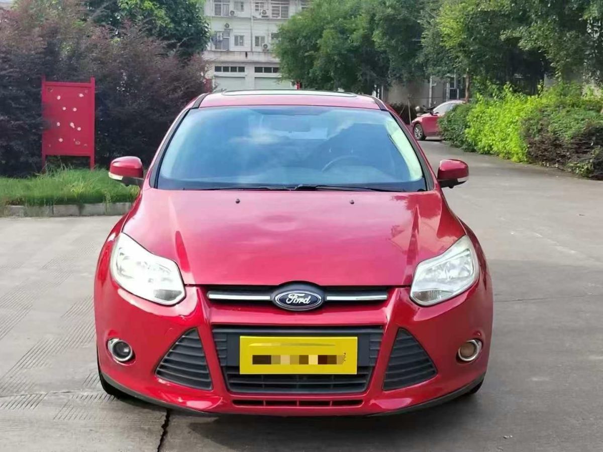 福特 ?？怂? 2014款 兩廂經(jīng)典 1.8L 自動酷白典藏版圖片