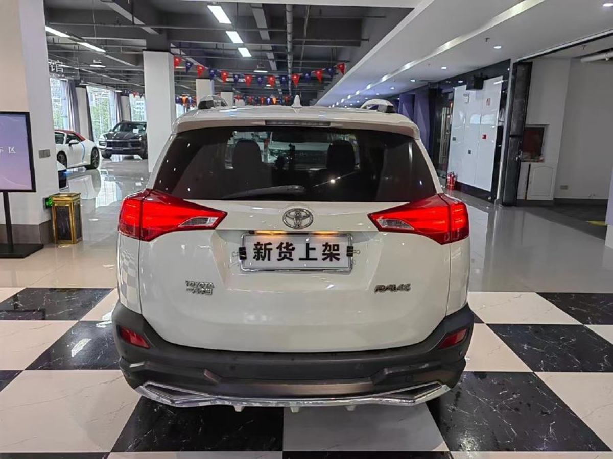 2015年7月豐田 RAV4榮放  2015款 2.0L CVT兩驅(qū)風(fēng)尚版