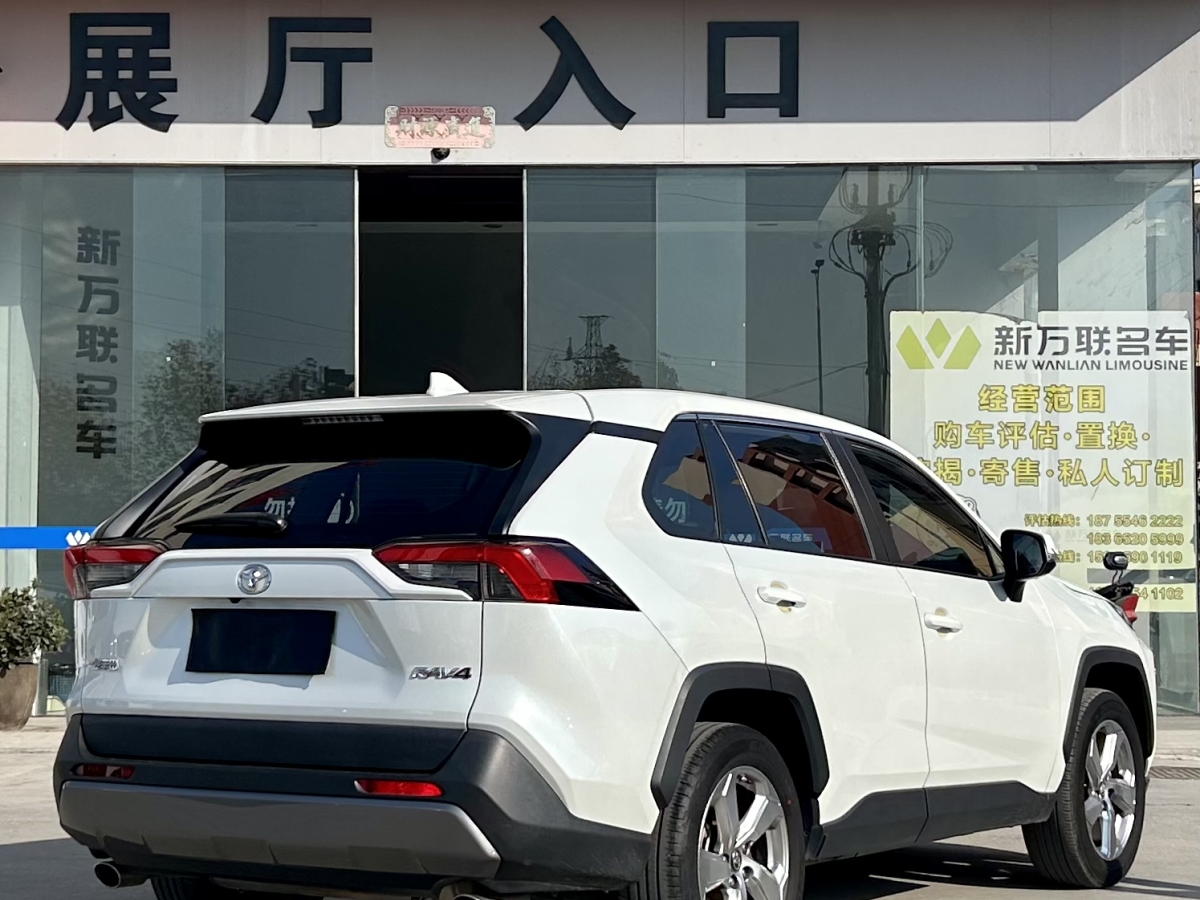 豐田 RAV4  2018款 榮放 2.0L CVT兩驅(qū)風(fēng)尚版圖片