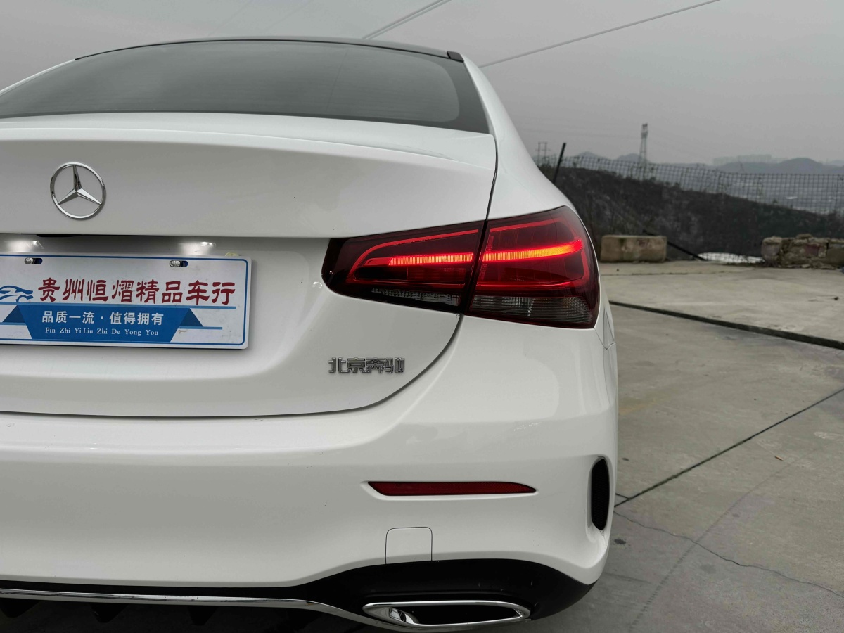 奔馳 奔馳A級  2021款 改款 A 180 L 運(yùn)動轎車圖片