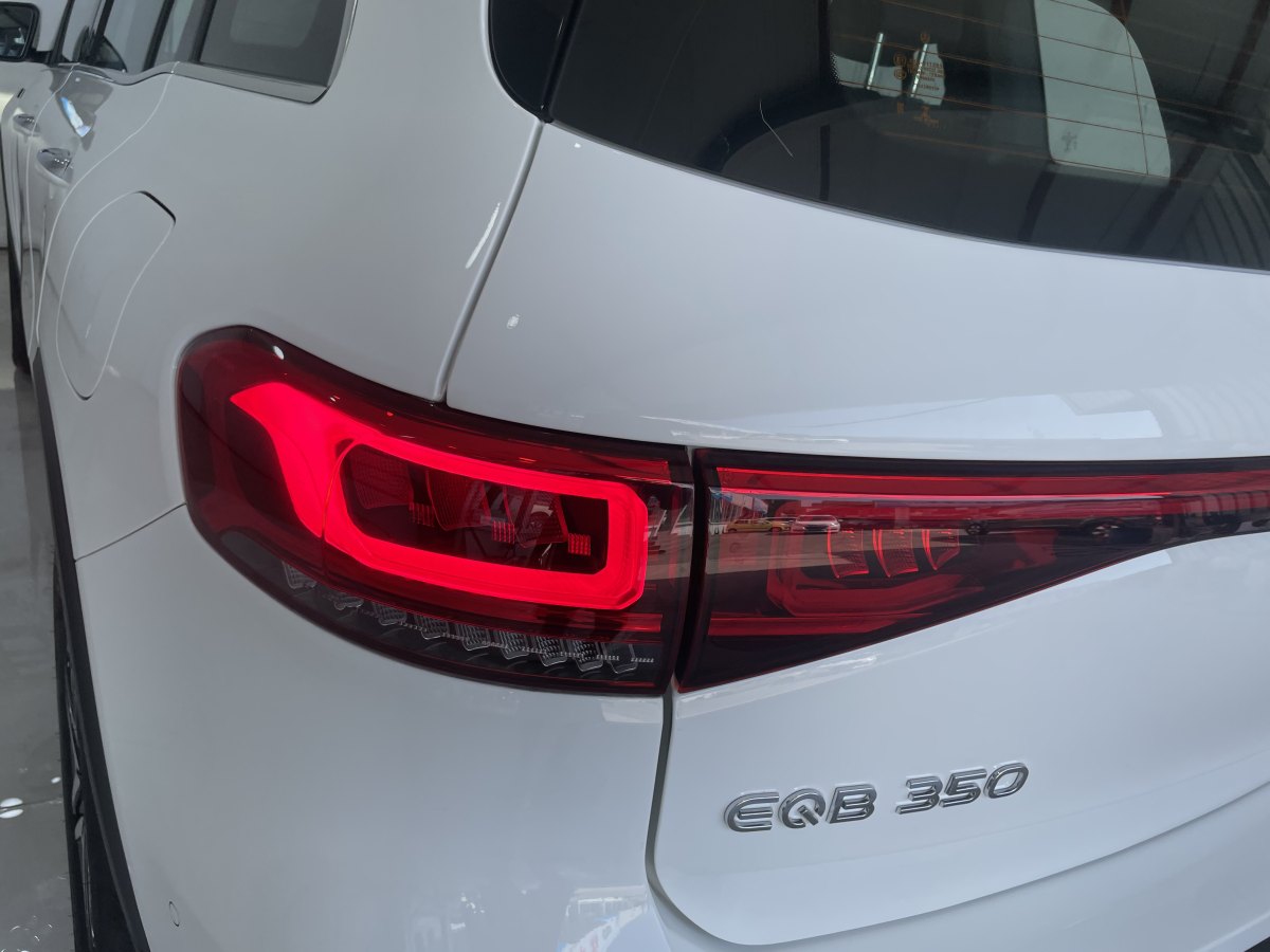 2022年2月奔馳 奔馳EQB  2022款 EQB 350 4MATIC 首發(fā)特別版