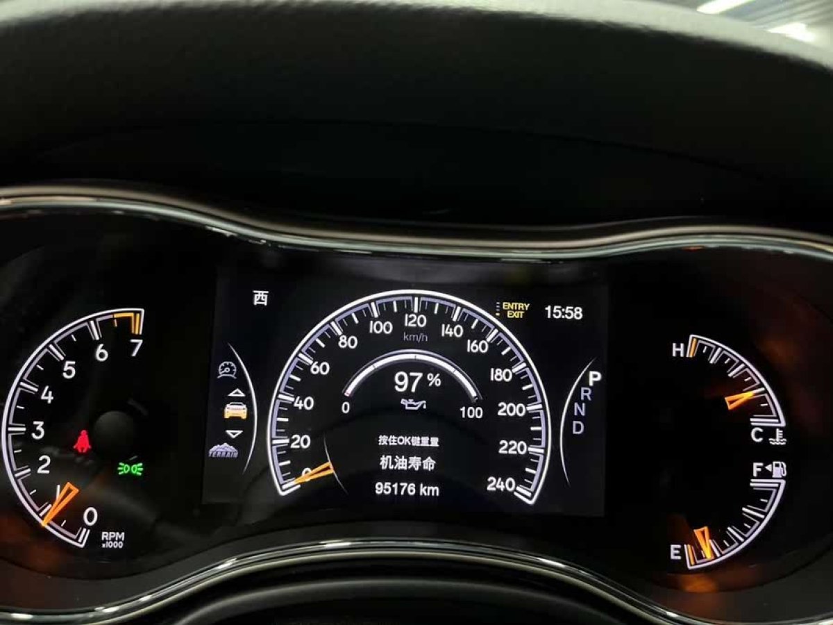 Jeep 大切諾基  2017款 3.0L 精英導航版圖片