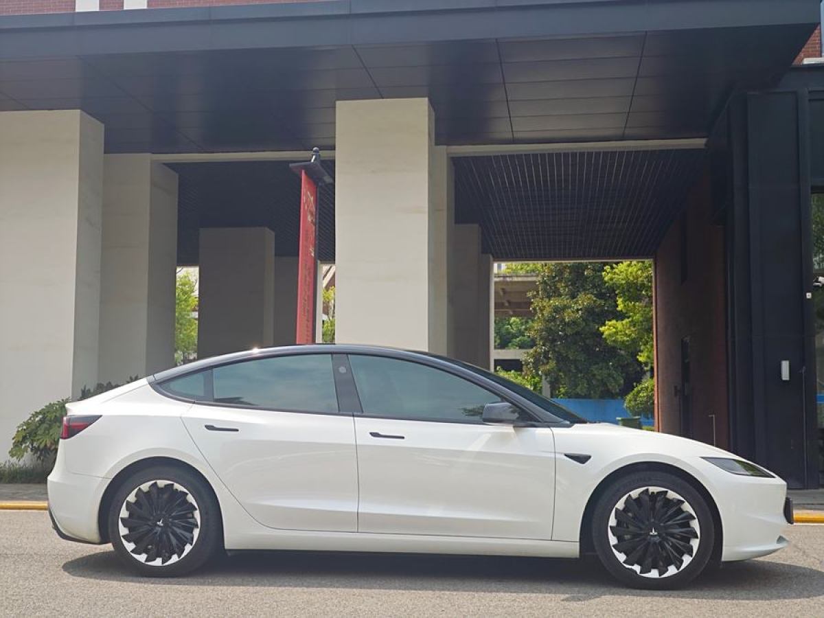 特斯拉 Model Y  2023款 后輪驅(qū)動版圖片