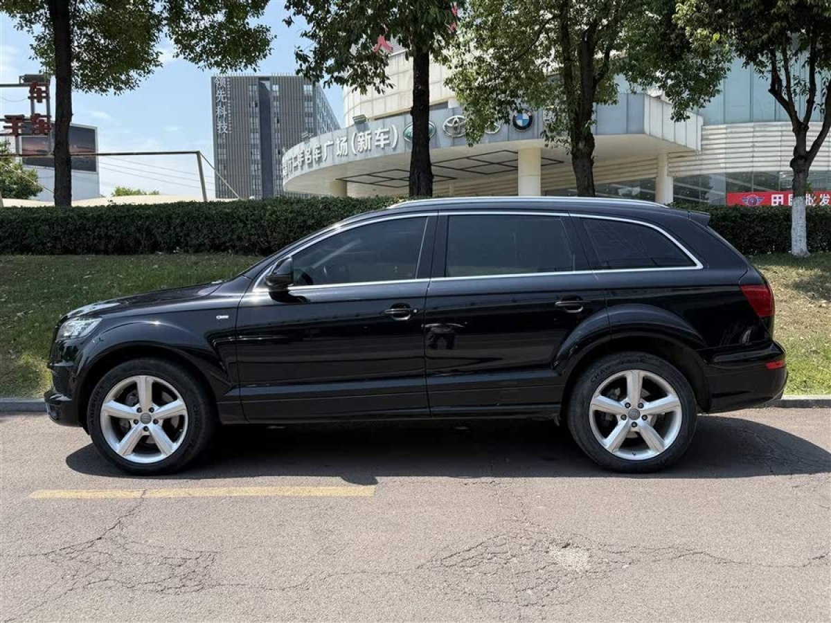 奧迪 奧迪Q7  2014款 35 TFSI 運(yùn)動(dòng)型圖片