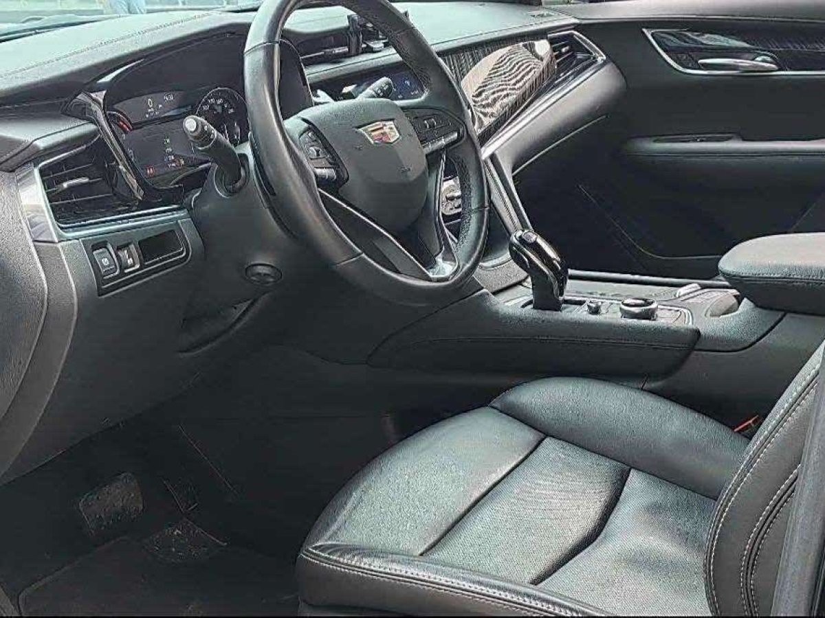 凱迪拉克 XT6  2022款 2.0T 六座四驅(qū)豪華型圖片