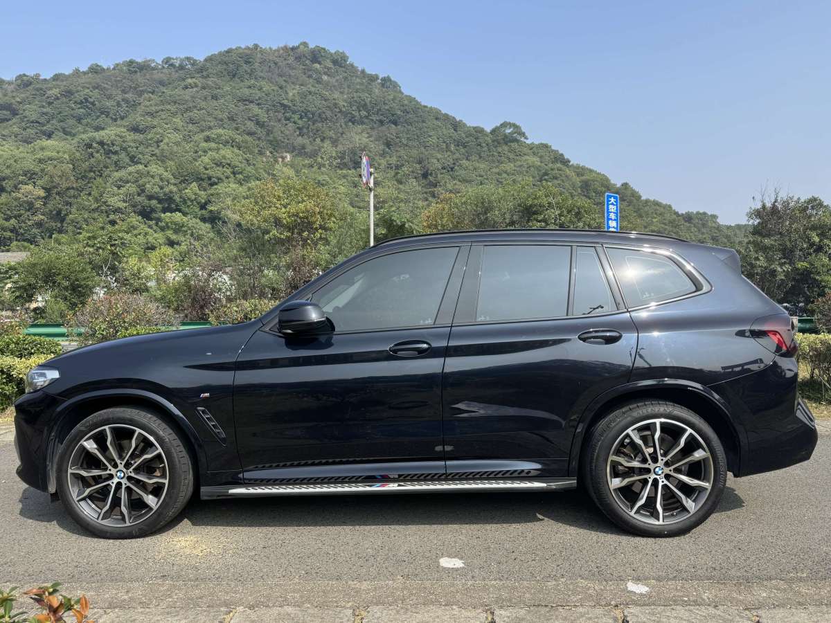 寶馬 寶馬X3  2022款 xDrive30i 領(lǐng)先型 M曜夜套裝圖片