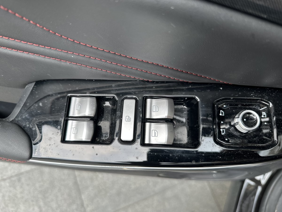 WEY VV5  2017款 2.0T 旗艦型圖片