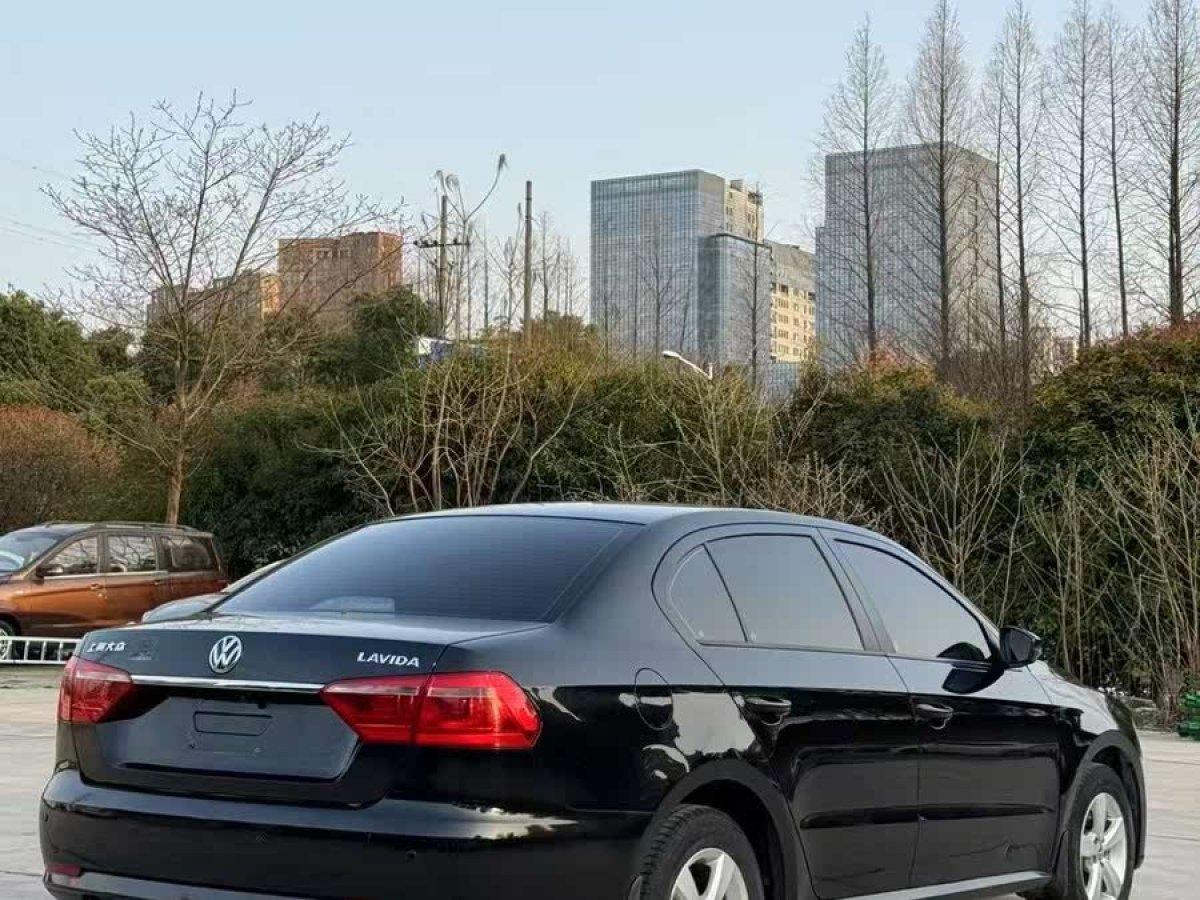 大眾 朗逸  2013款 改款經(jīng)典 1.6L 手動風尚版圖片