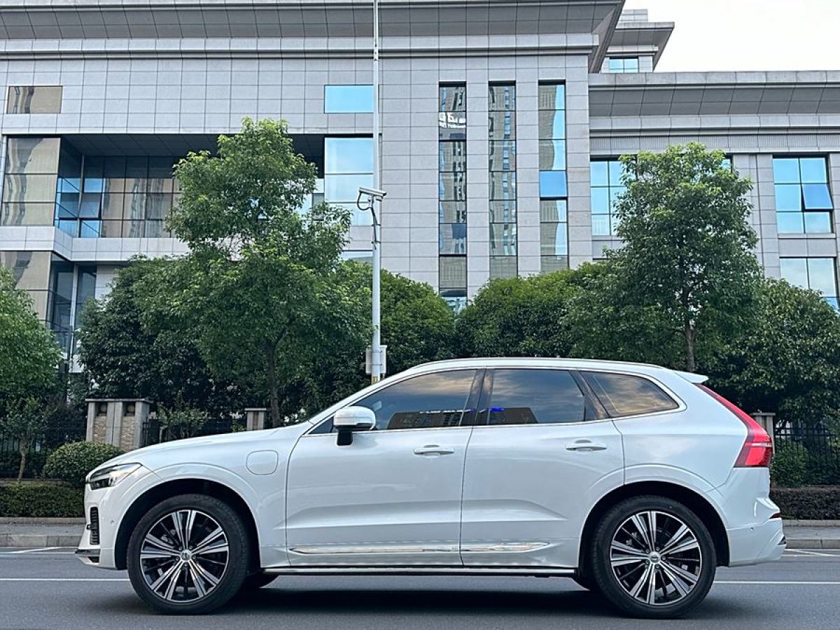 沃爾沃 XC60新能源  2025款 插電式混動 長續(xù)航四驅(qū)智遠(yuǎn)豪華版圖片