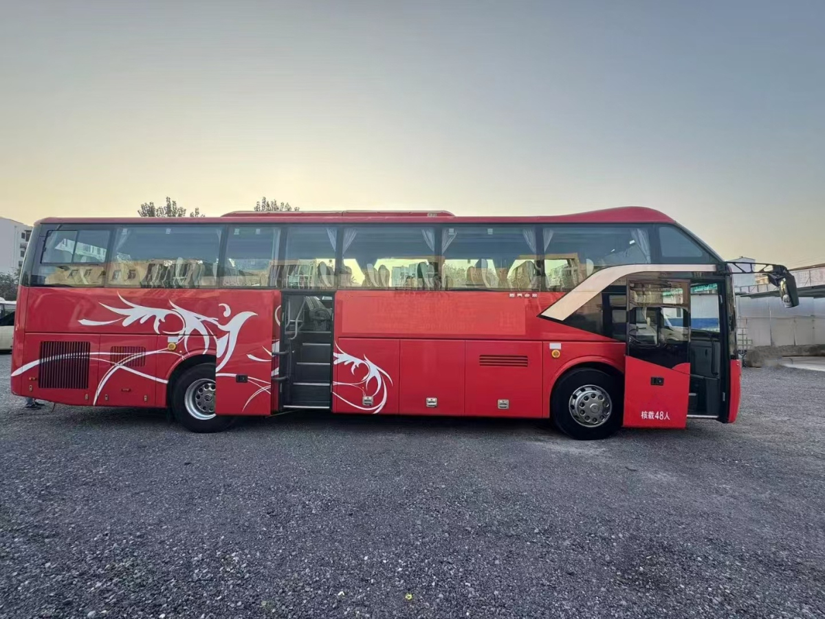 國五48座鍋爐暖風天然氣LNG金旅6112旅游車圖片