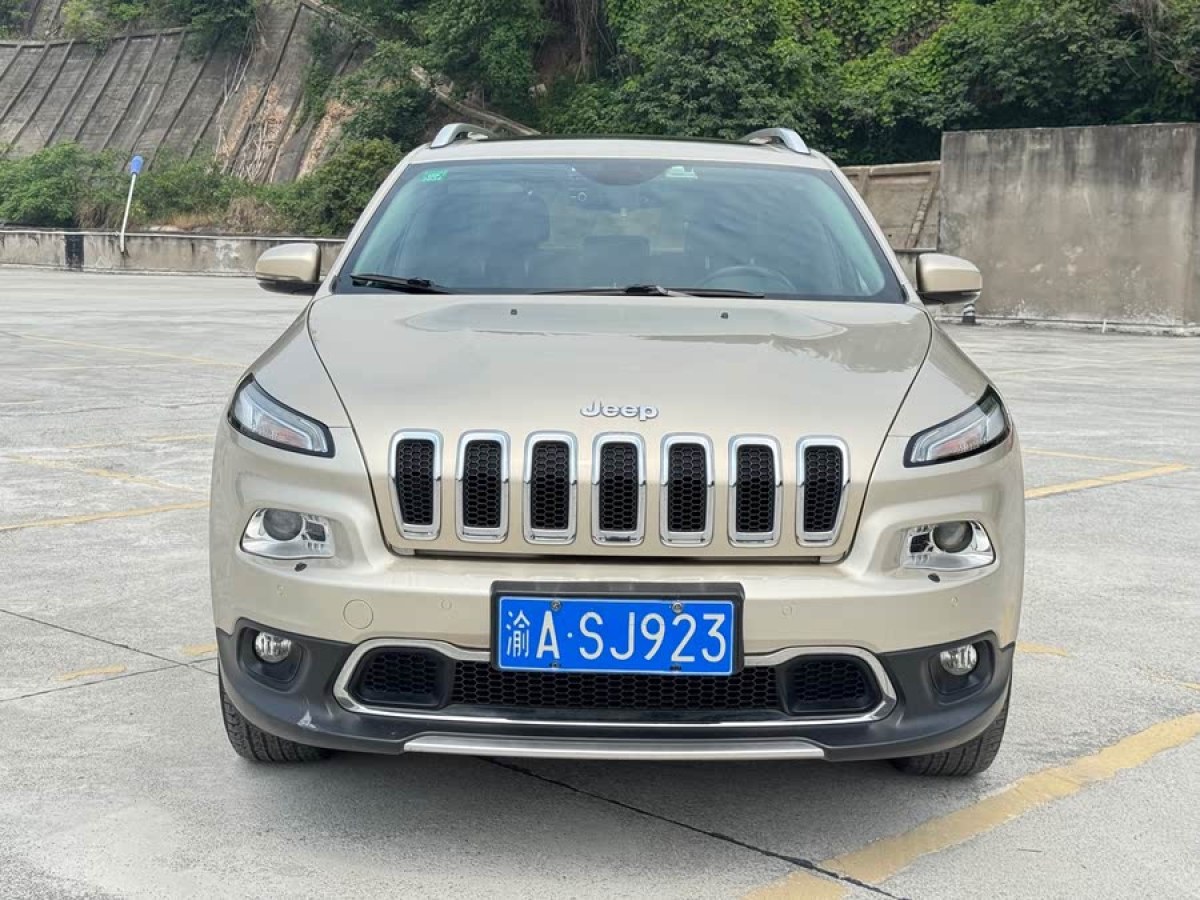 Jeep 自由光  2016款 2.4L 優(yōu)越版圖片