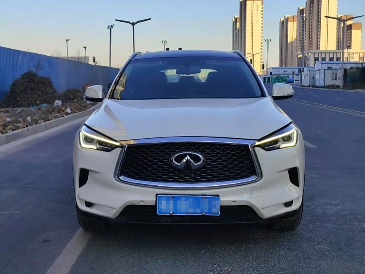 英菲尼迪 QX50  2020款 改款 2.0T 兩驅(qū)時尚版圖片