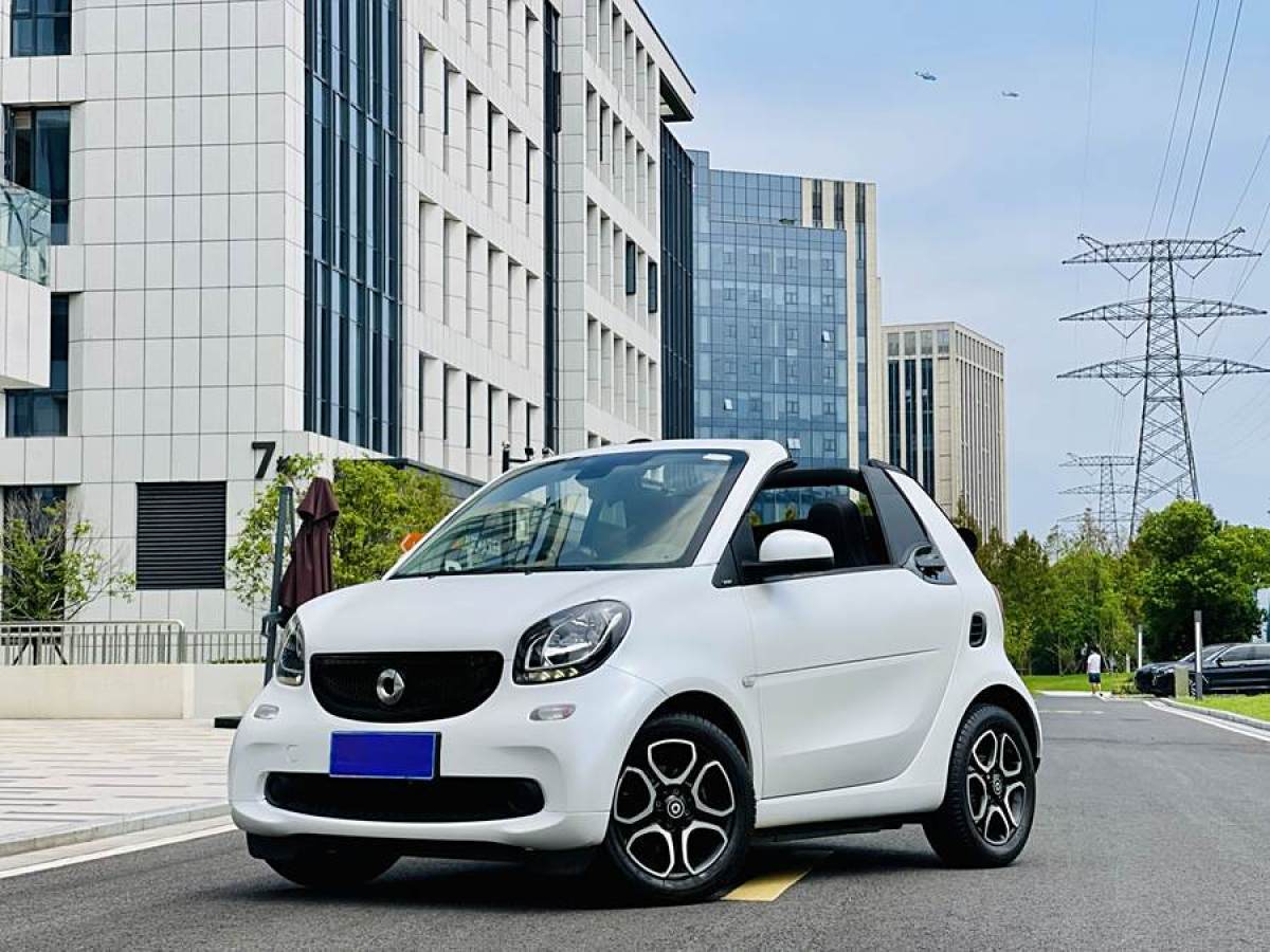 2017年3月smart fortwo  2016款 0.9T 66千瓦敞篷先鋒版