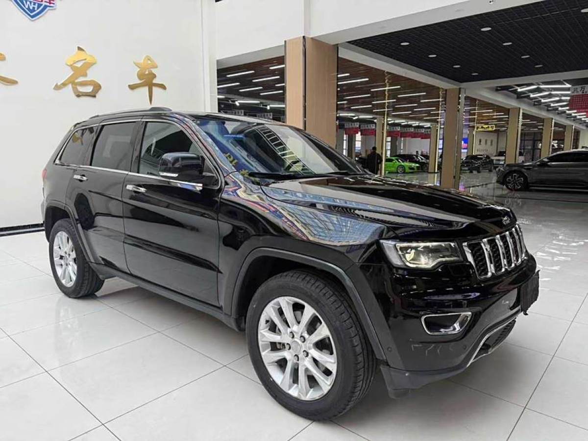 Jeep 大切諾基  2017款 3.0L 舒享導(dǎo)航版圖片