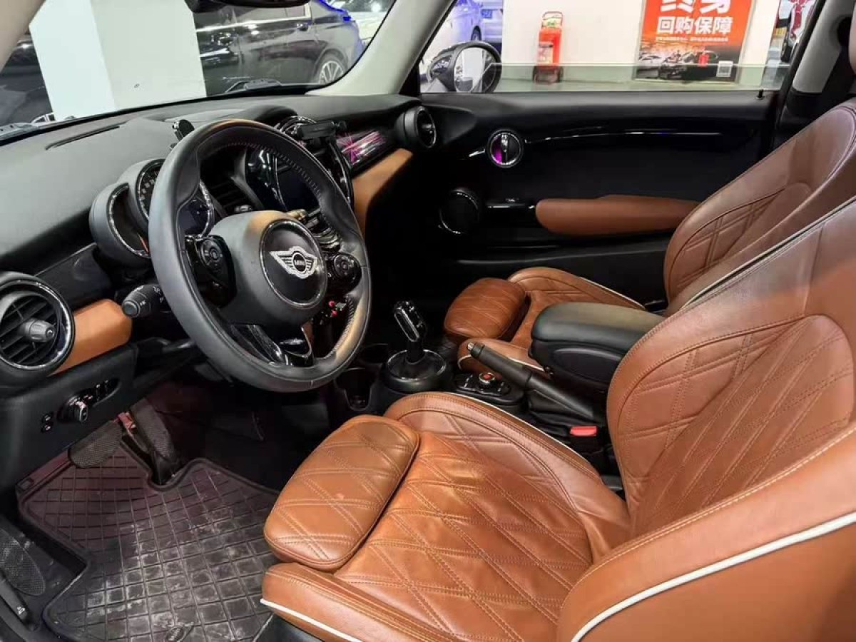 MINI COUNTRYMAN  2018款 1.5T COOPER 藝術(shù)家圖片