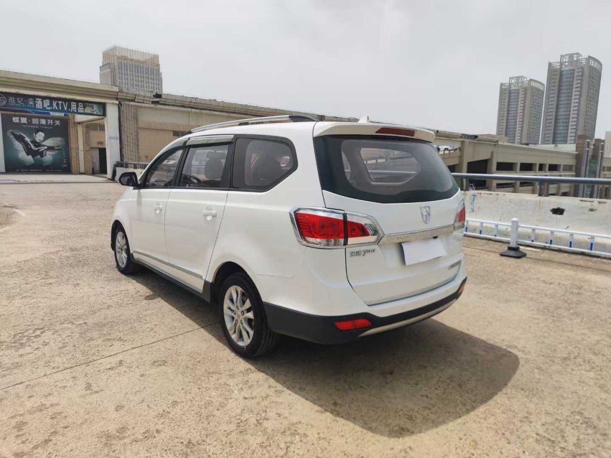 寶駿 730  2015款 1.8L 手動(dòng)豪華導(dǎo)航ESP版 7座圖片