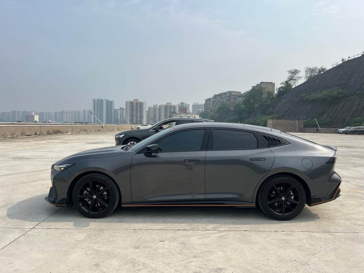 長安 長安UNI-V  2022款 2.0T 領(lǐng)速版圖片