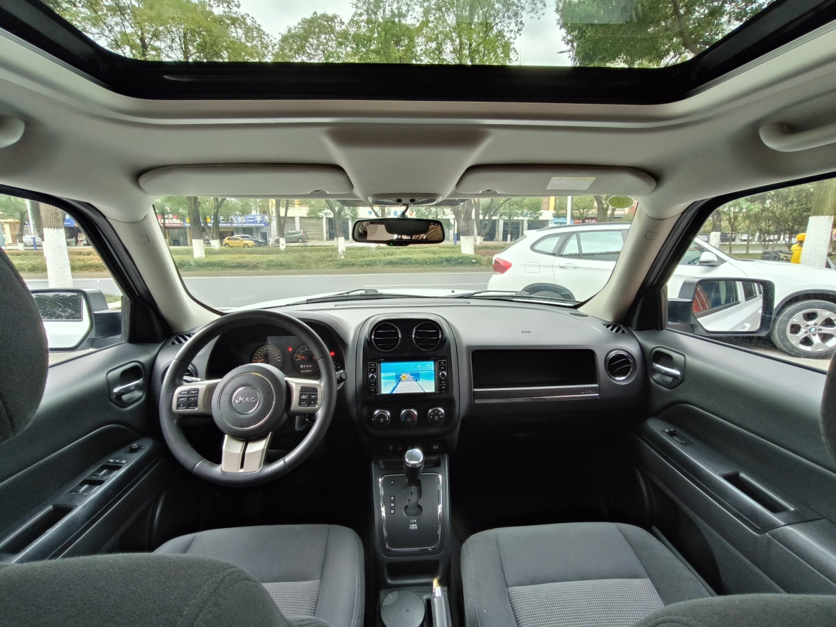 2015年2月Jeep 自由客  2015款 2.0L 运动版
