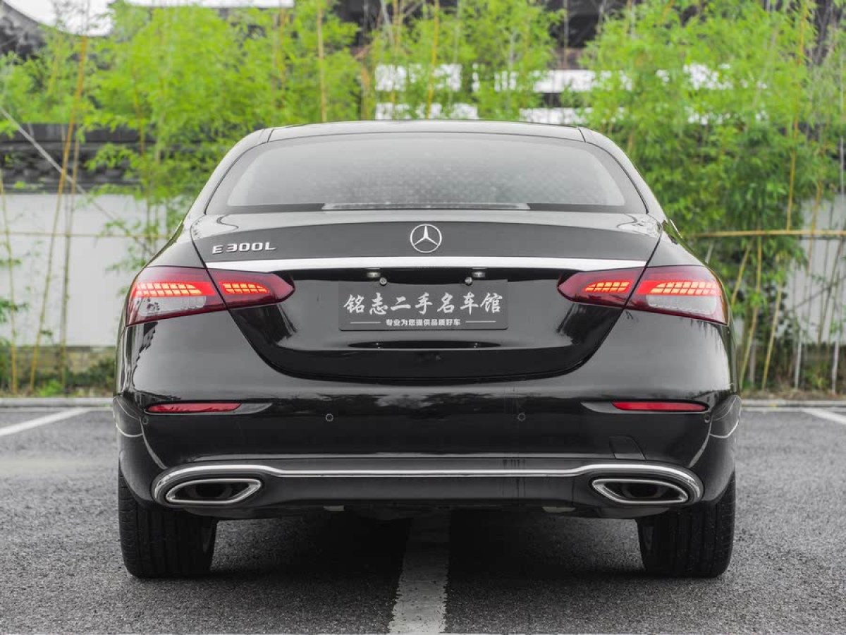 奔馳 奔馳E級  2021款 改款 E 300 L 時尚型圖片