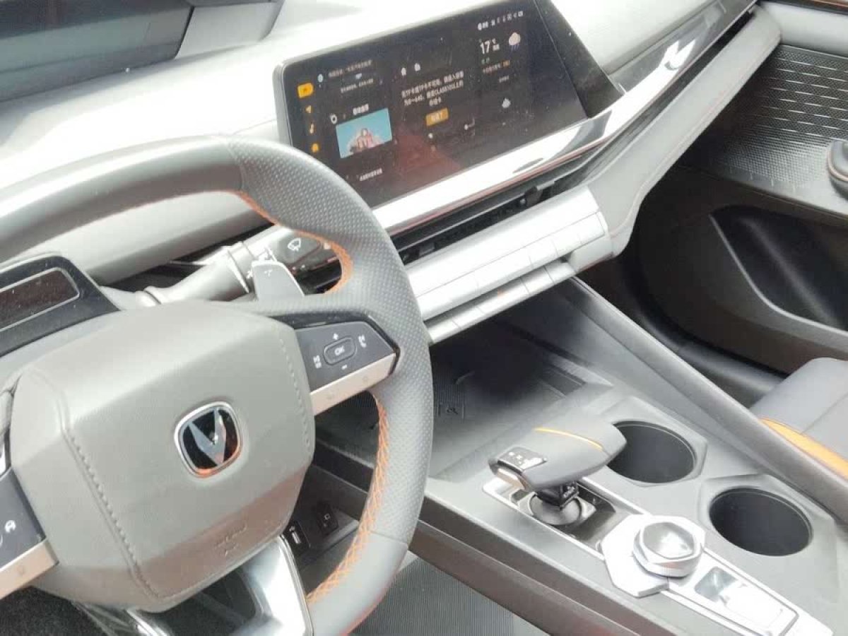長安 長安UNI-V  2024款 1.5T 尊貴運動型圖片