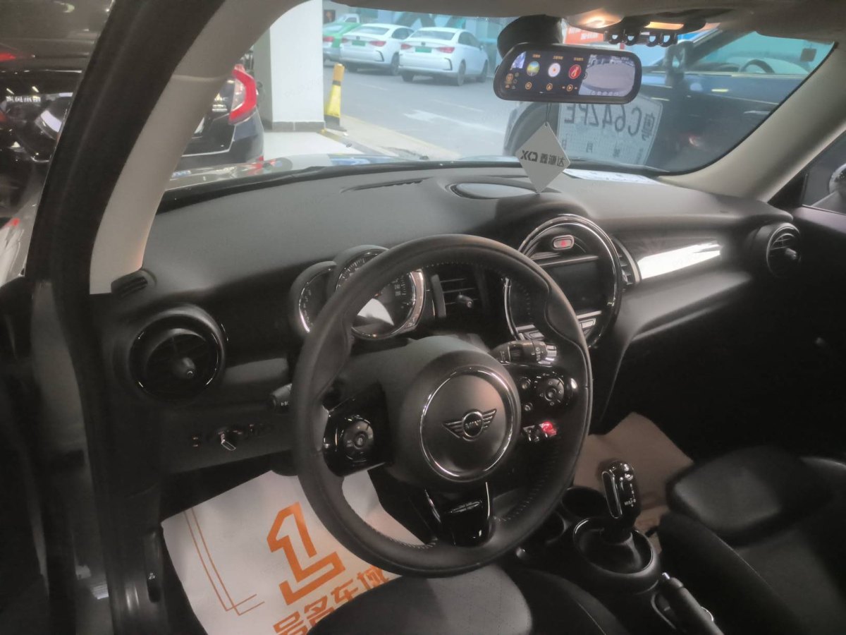 MINI COUNTRYMAN  2018款 1.5T COOPER 藝術(shù)家圖片