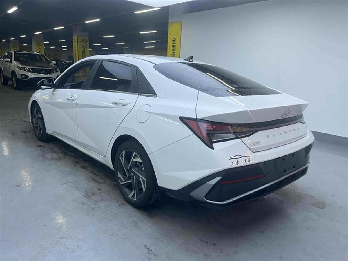 現(xiàn)代 伊蘭特  2023款 1.5L CVT LUX尊貴版圖片