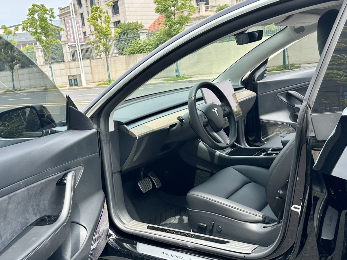 特斯拉 Model 3  2020款 改款 標(biāo)準(zhǔn)續(xù)航后驅(qū)升級版圖片