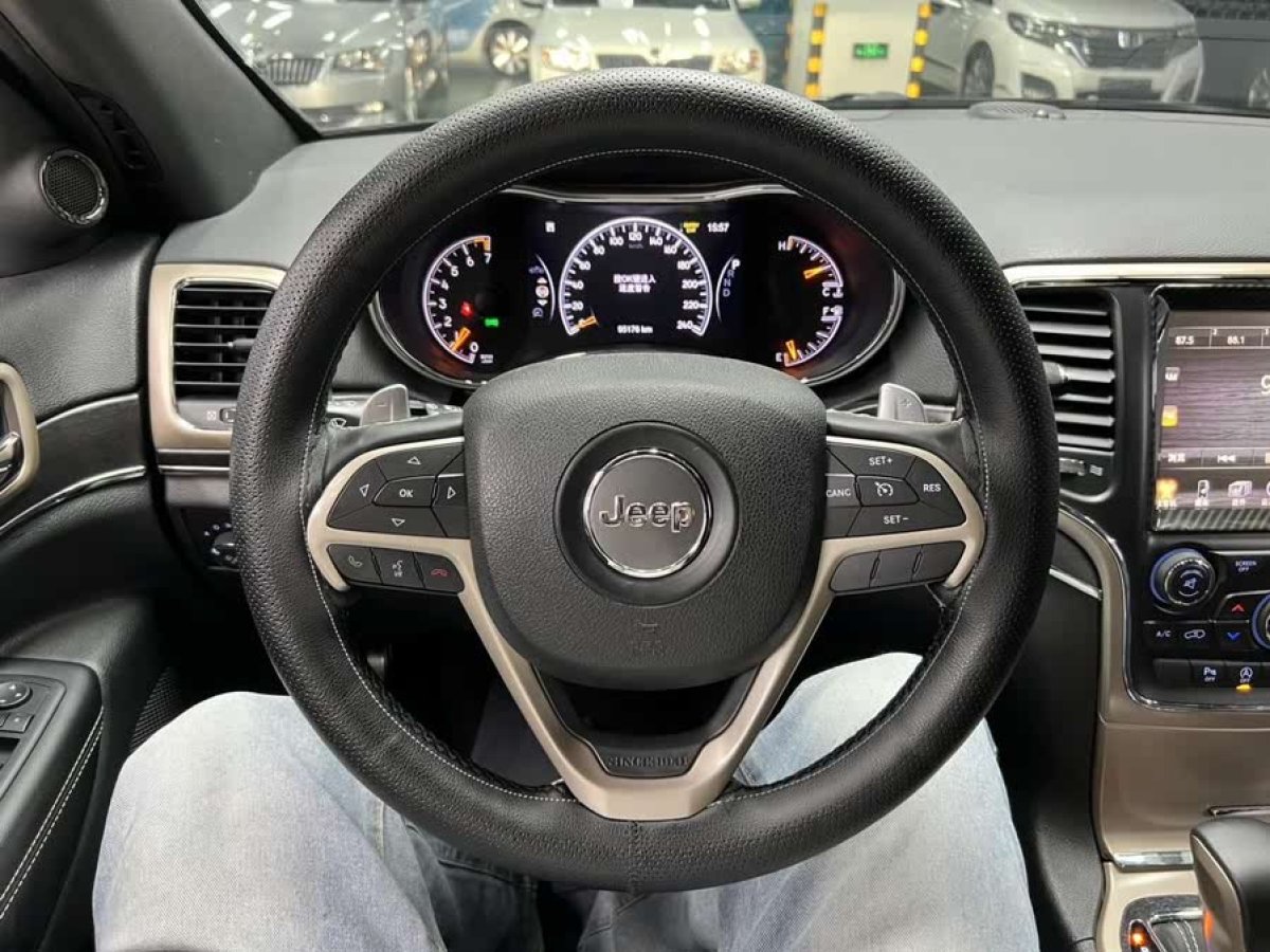 Jeep 大切諾基  2017款 3.0L 精英導航版圖片