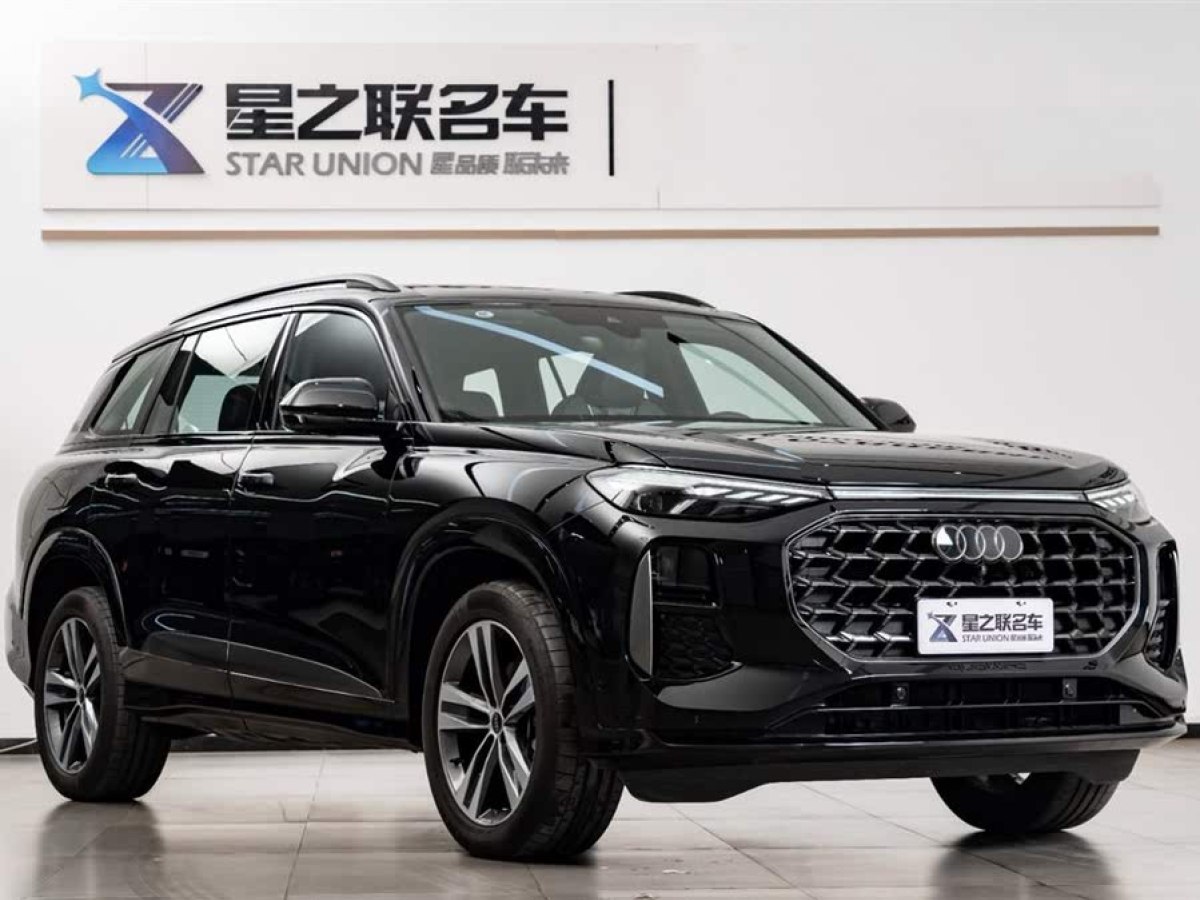奧迪 奧迪Q6  2024款 45 TFSI quattro 齊云型 飛騎套裝 7座圖片