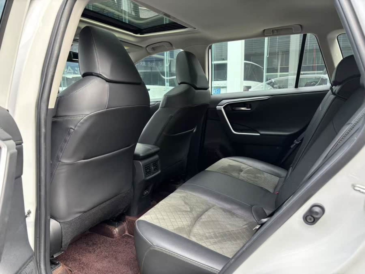 豐田 RAV4榮放  2022款 2.0L CVT四驅(qū)風(fēng)尚Plus版圖片