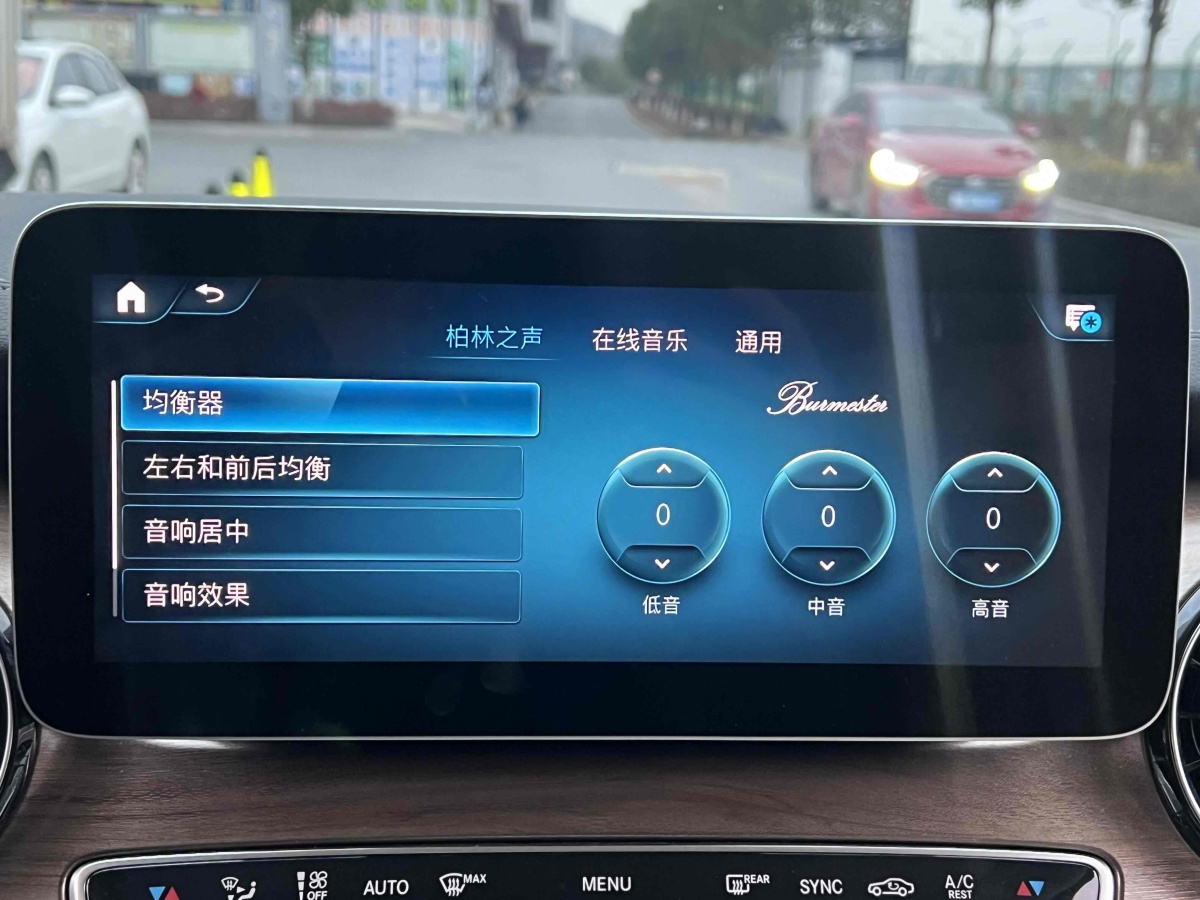 奔馳 V級(jí)  2022款 V 260 L 長(zhǎng)軸距尊貴版圖片