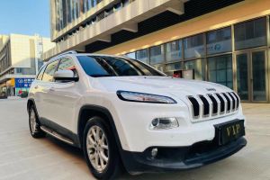 自由光 Jeep 2.0L 優(yōu)越版