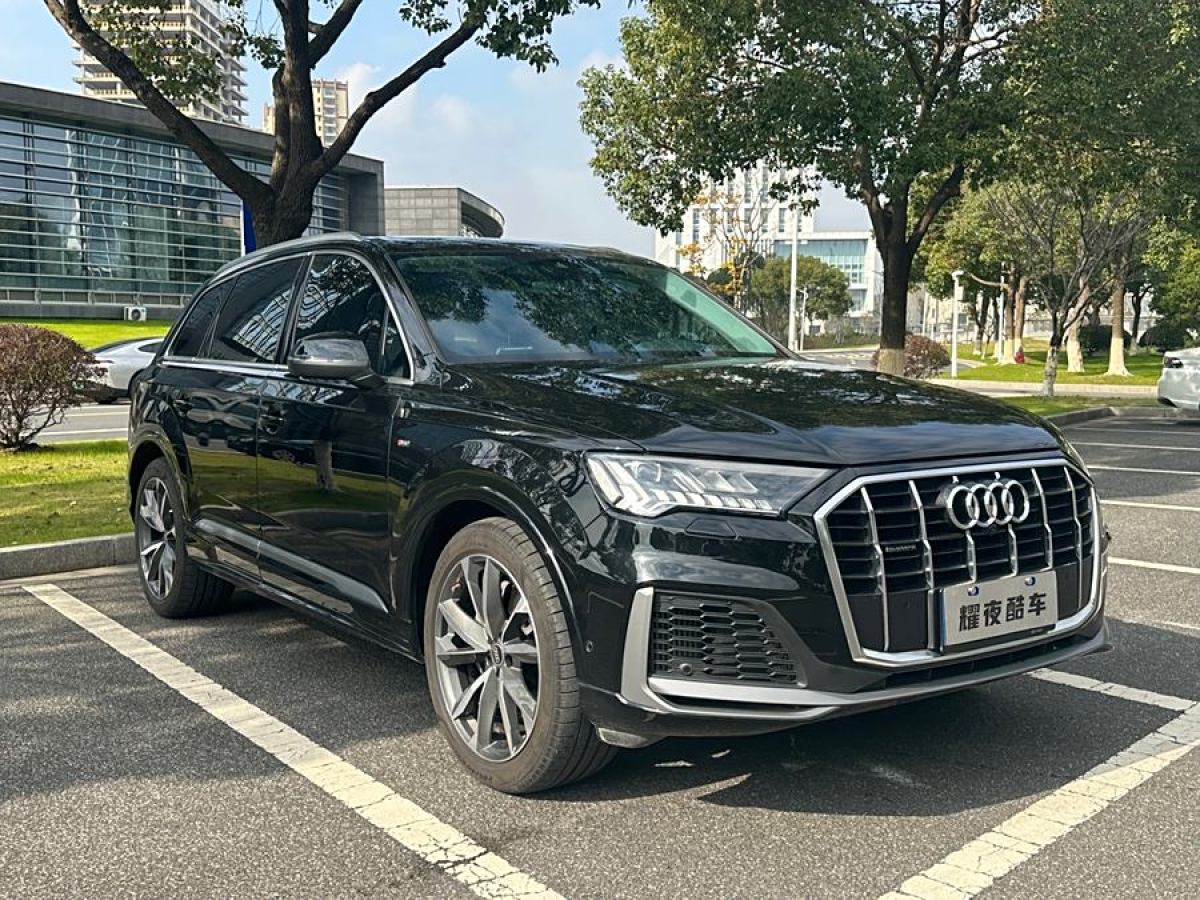 奧迪 奧迪Q7  2024款 55 TFSI quattro S line運(yùn)動(dòng)型圖片