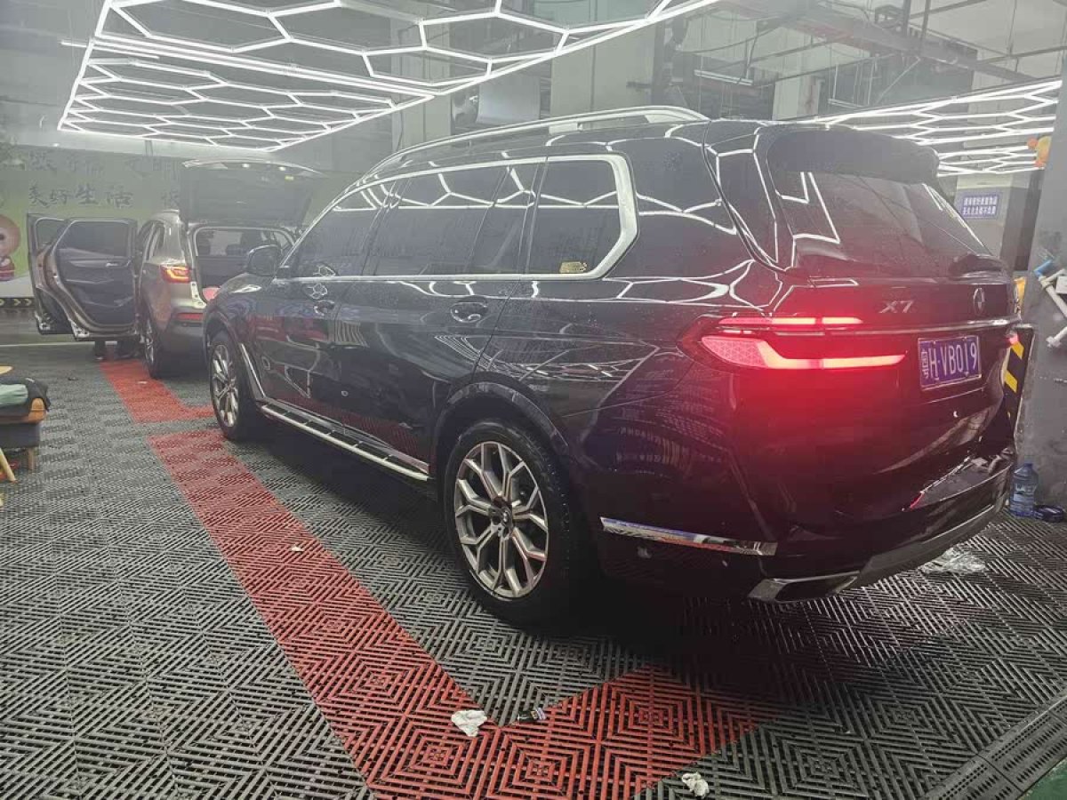寶馬 寶馬X7  2022款 xDrive40i 領(lǐng)先型豪華套裝圖片