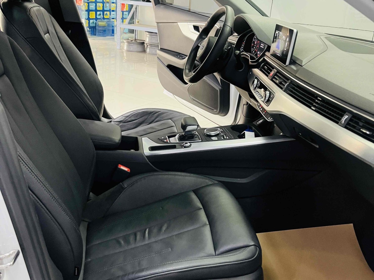 2018年5月奧迪 奧迪A4L  2018款 30周年年型 40 TFSI 時(shí)尚型