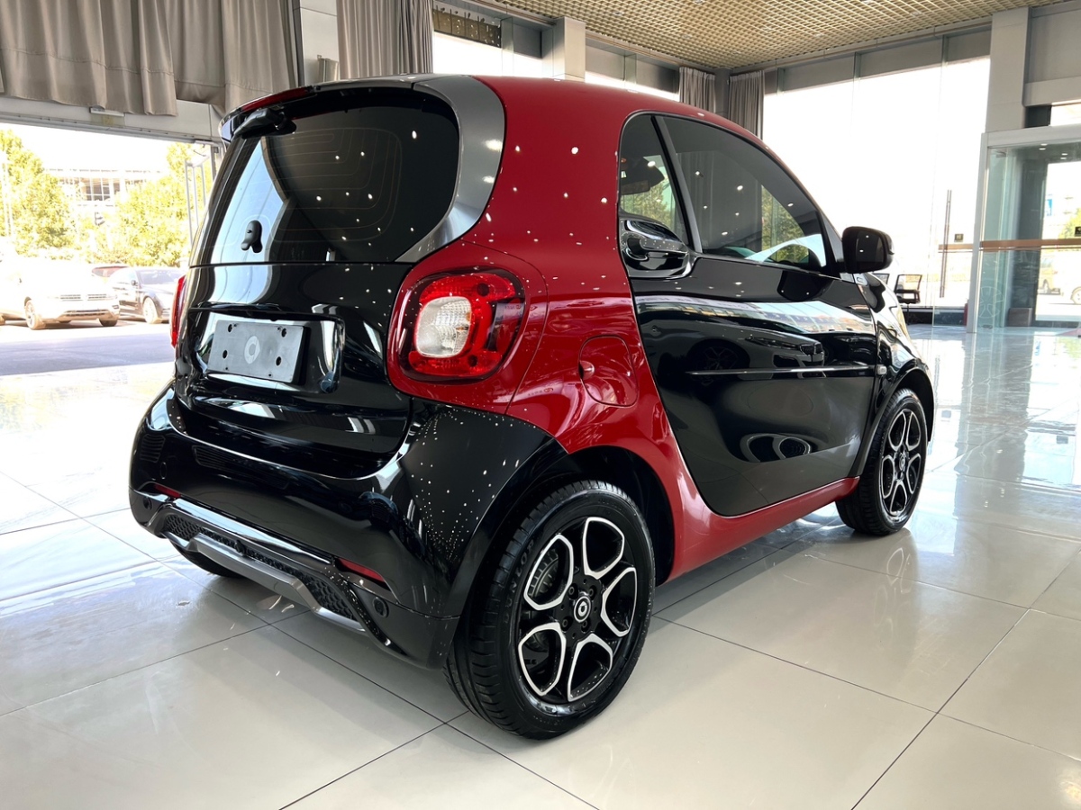 smart fortwo  2019款 0.9T 66千瓦硬頂動(dòng)擎版 國(guó)VI圖片