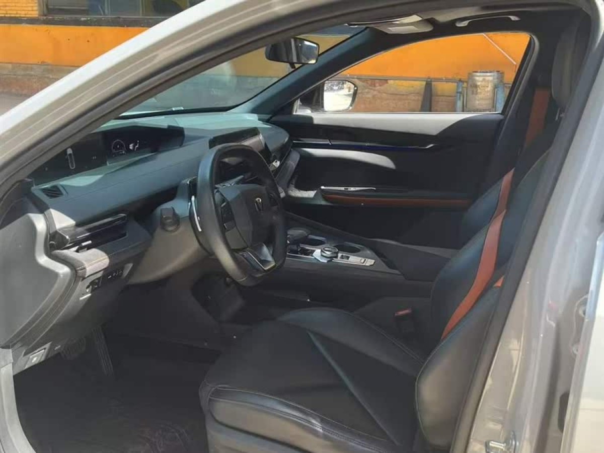長(zhǎng)安 長(zhǎng)安UNI-V  2022款 1.5T 卓越型圖片