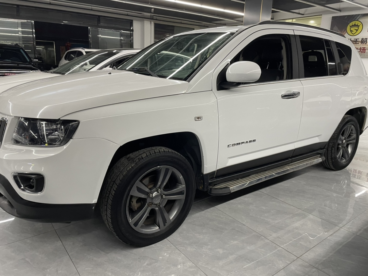 Jeep 指南者  2014款 2.4L 四驅(qū)豪華版圖片