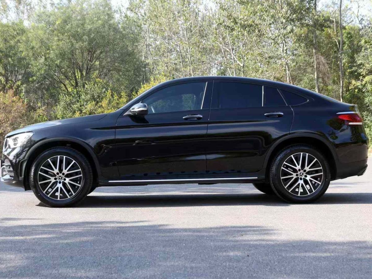 2022年1月奔馳 奔馳GLC  2022款 GLC 300 4MATIC 轎跑SUV