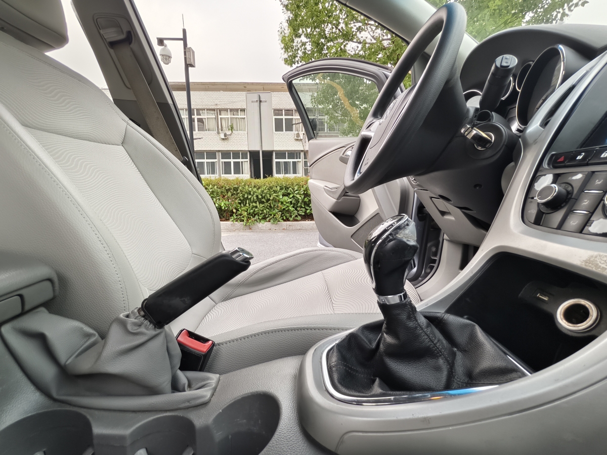別克 英朗  2013款 XT 1.6L 手動進取版圖片