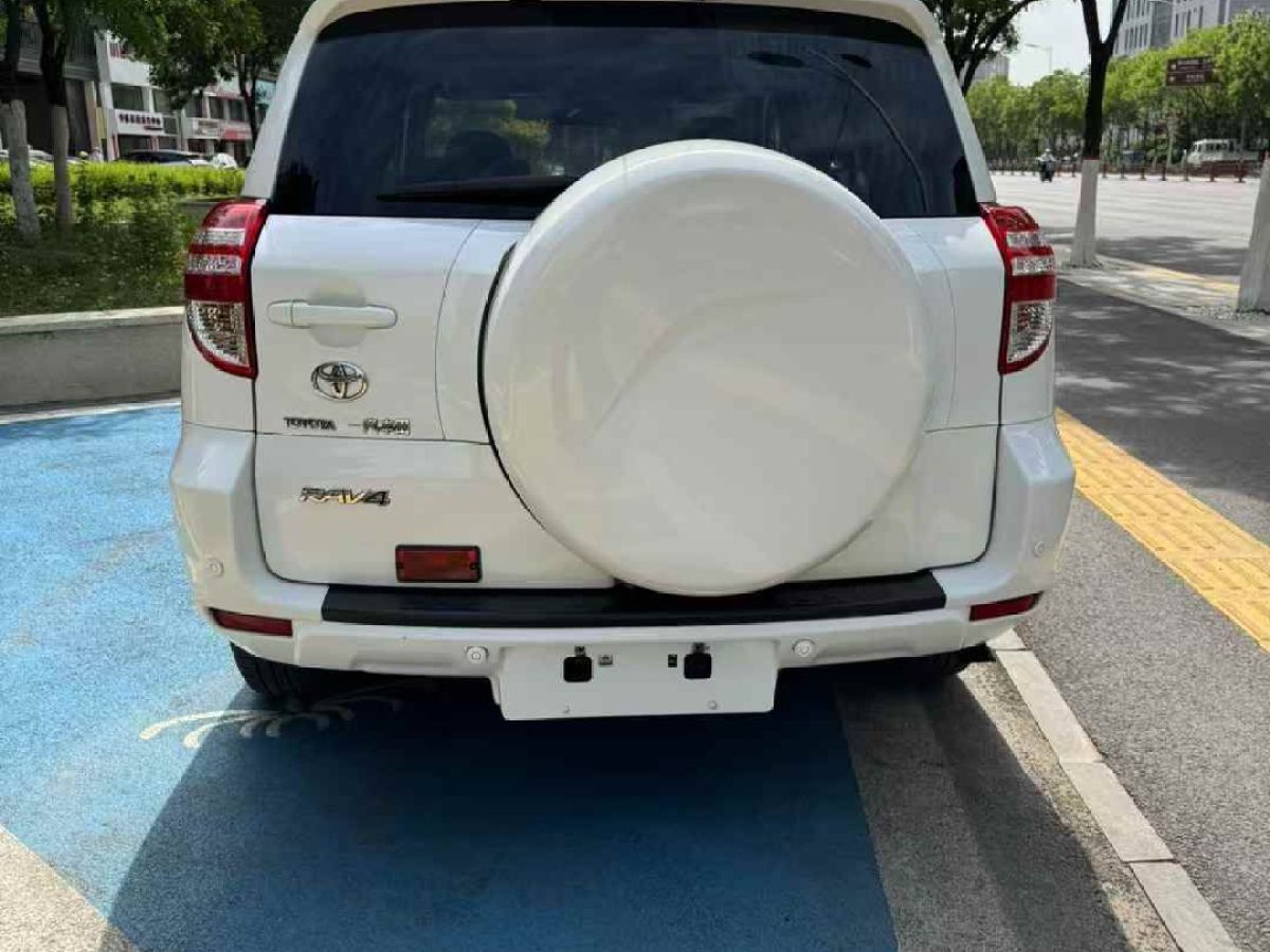 豐田 RAV4榮放  2010款 2.0L 手動(dòng)豪華升級(jí)版圖片