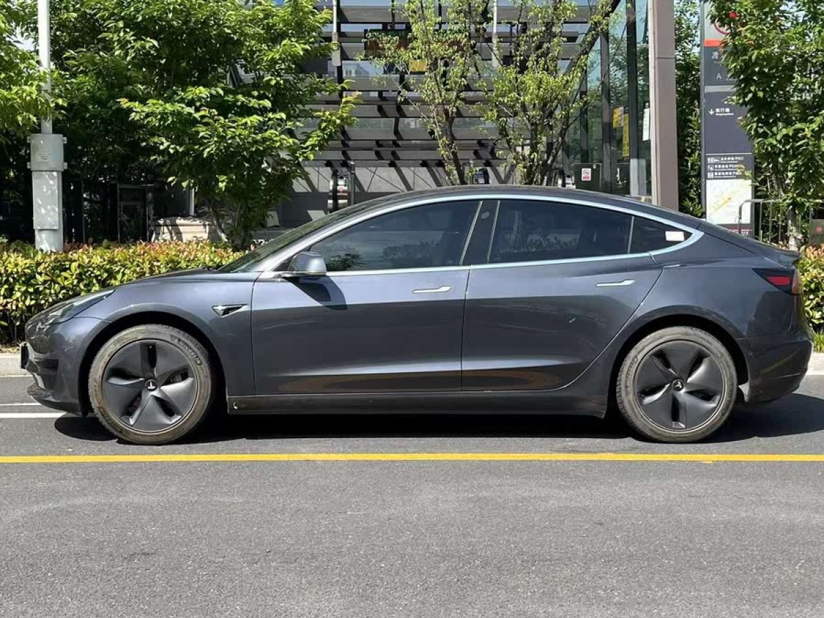 特斯拉 Model 3  2020款 改款 標(biāo)準(zhǔn)續(xù)航后驅(qū)升級(jí)版圖片